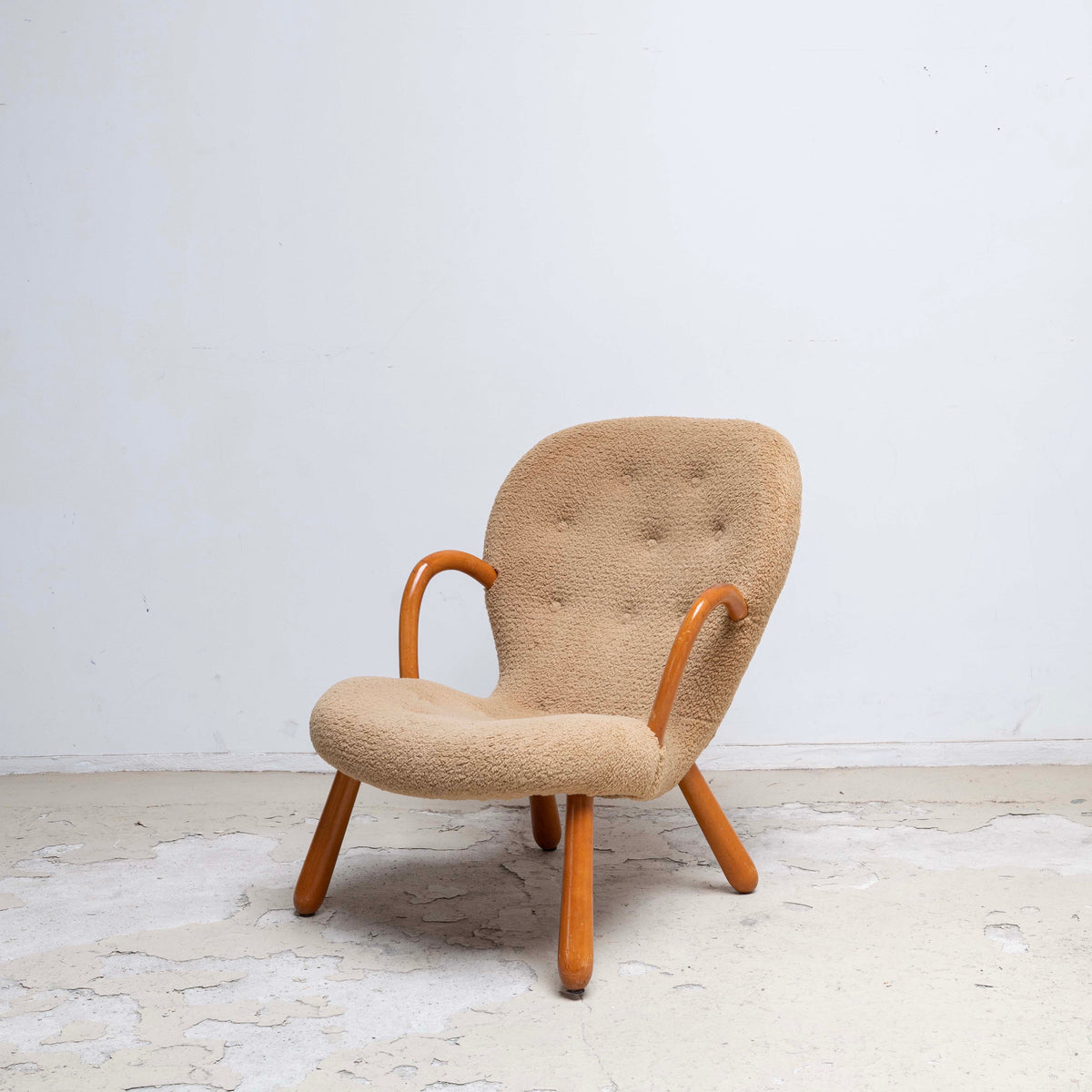 Clam” Chair by Arnold Madsen – Archeologie Studio ONLINE SHOP